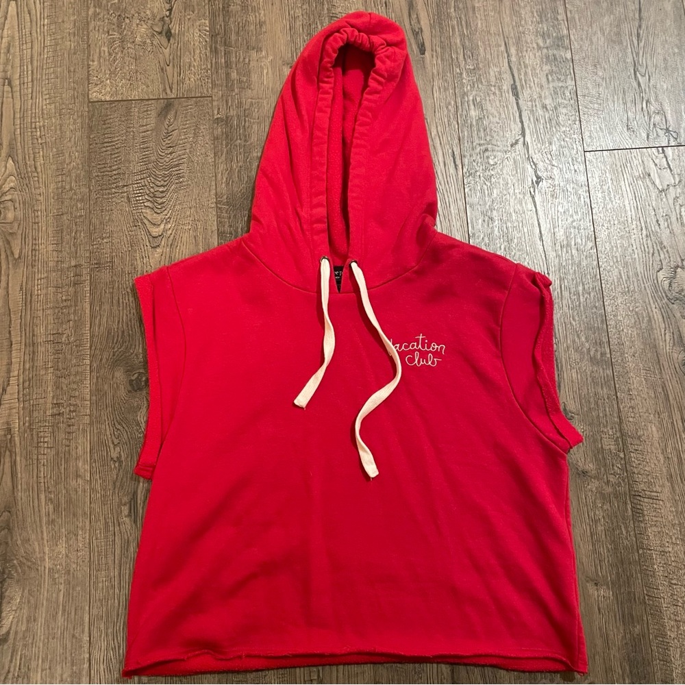 Vacation Club sleeveless and cropped hoodie sweater